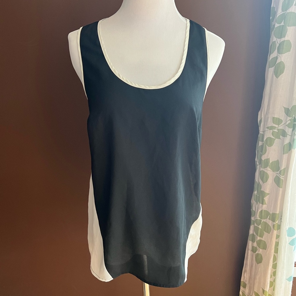 Target, Size: Small, Color: Black & Ivory
